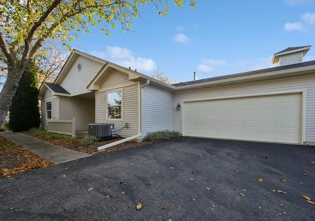Photo 25 of Townhouse for sale at 12297 Quail Ridge Dr, Huntley, IL 60142 | MLS# 12768034 | Listing updated on 2026-10-11