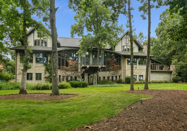 Photo 4 of Single family home for sale at 24 Hidden Brk Dr, North Barrington, IL 60010 | MLS# 12768040 | Listing updated on 2026-10-20