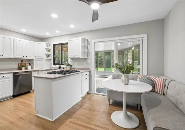 Photo 3 of Single family home for sale at 15670 W Sprucewood Ln, Libertyville, IL 60048 | MLS# 12768042 | Listing updated on 2026-10-02