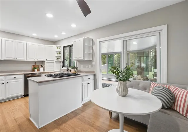 Photo 4 of Single family home for sale at 15670 W Sprucewood Ln, Libertyville, IL 60048 | MLS# 12768042 | Listing updated on 2026-10-02