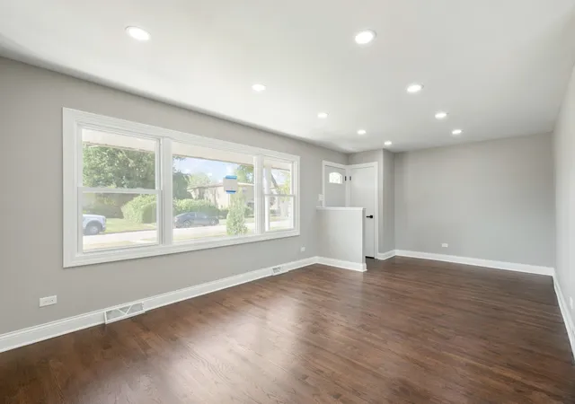 Photo 4 of Single family home for sale at 14057 S Hoxie Ave, Burnham, IL 60633 | MLS# 12768045 | Listing updated on 2026-10-01