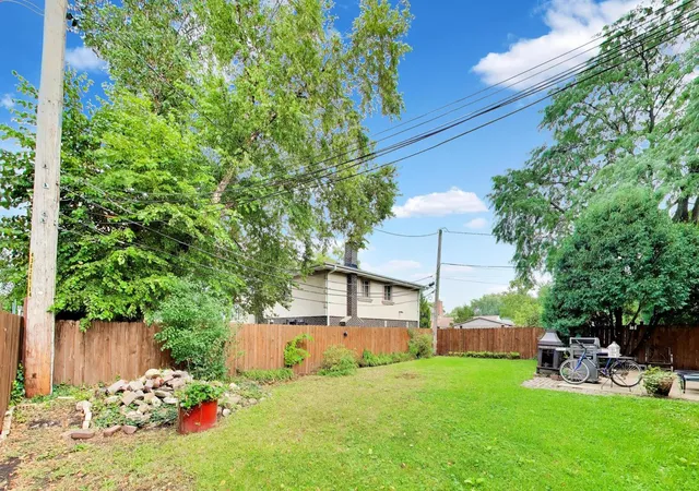 Photo 25 of Sale Pending at 647 N Northwest Hwy, Park Ridge, IL 60068 | MLS# 12768048 | Listing updated on 2026-10-15