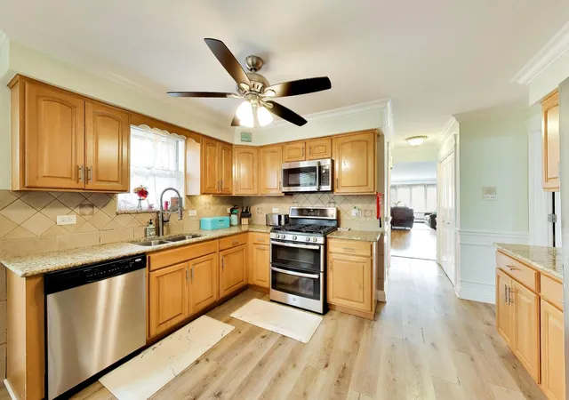 Photo 4 of House for sale at 647 N Northwest Hwy, Park Ridge, IL 60068 | MLS# 12768048 | Listing updated on 2026-09-29