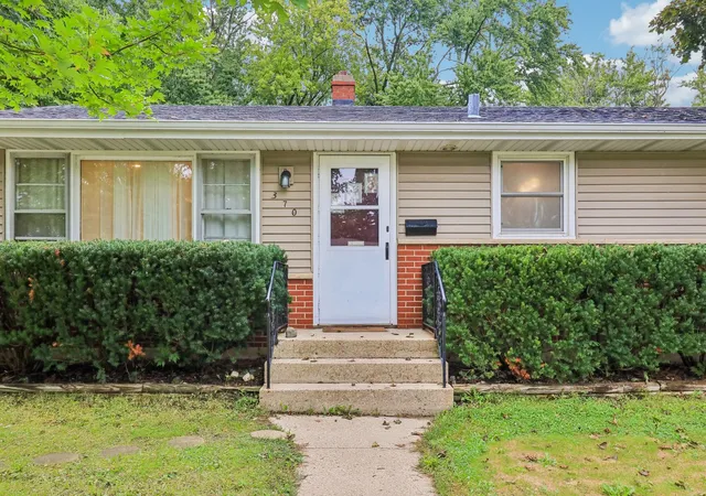 Photo 2 of Single family home for sale at 370 W Margaret Ter, Cary, IL 60013 | MLS# 12768052 | Listing updated on 2026-09-24