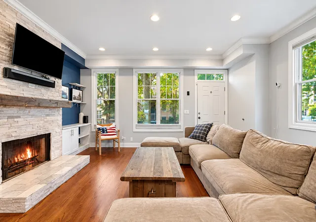 Photo 1 of Single family home for sale at 1621 W Huron St, Chicago, IL 60622 | MLS# 12768055 | Listing updated on 2026-09-28