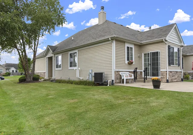 Photo 3 of Townhouse for sale at 15749 Cove Cir S, Plainfield, IL 60544 | MLS# 12768059 | Listing updated on 2026-10-03