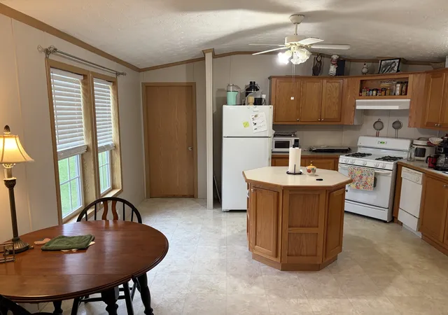 Photo 4 of Manufactured home for sale at 5611 Melrose S, Quincy, IL 62305 | MLS# 12768062 | Listing updated on 2026-09-26