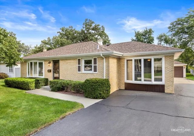Photo 1 of Single family home for sale at 304 Crestwood Dr, Roselle, IL 60172 | MLS# 12768063 | Listing updated on 2026-10-07