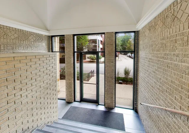 Listing Photo 3 - Condo for sale in building located at 2300 W Wabansia Ave, Chicago, IL 60647 - Unit #127