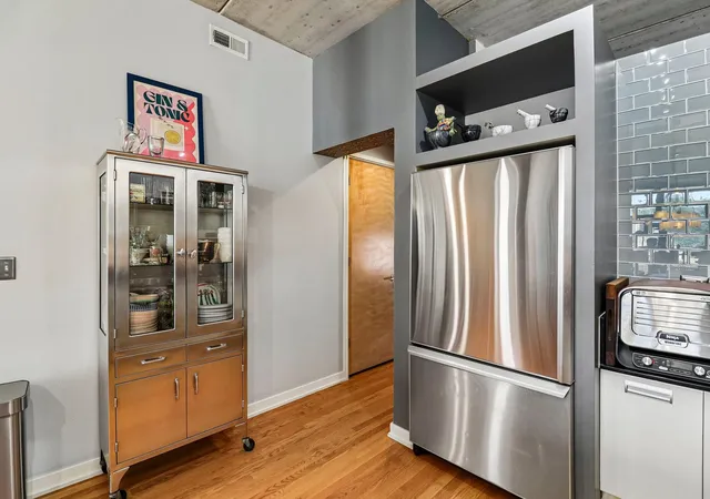 Listing Photo 4 - Condo for sale in building located at 5430 N Sheridan Rd, Chicago, IL 60640 - Unit #504