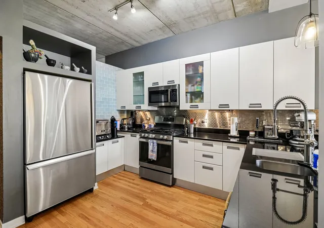 Listing Photo 5 - Condo for sale in building located at 5430 N Sheridan Rd, Chicago, IL 60640 - Unit #504