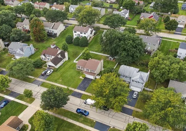 Photo 3 of Single family home for sale at 356 Wildwood Dr, North Aurora, IL 60542 | MLS# 12768070 | Listing updated on 2026-10-01