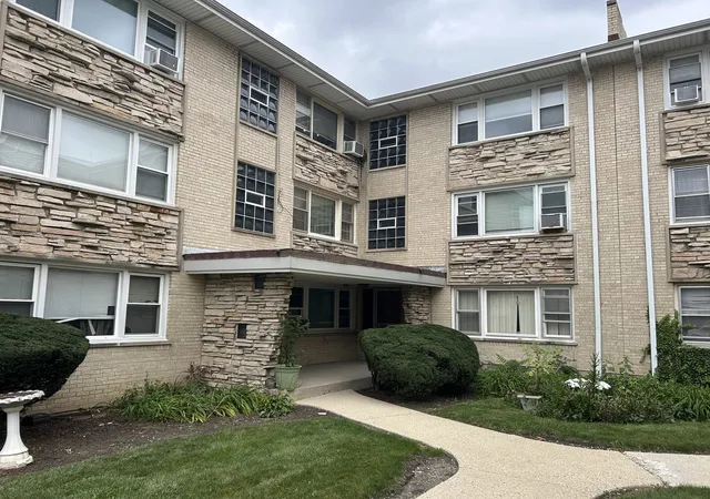 Photo 2 of Condo for sale at 6968 W Diversey Ave #6, Chicago, IL 60707 | MLS# 12768073 | Listing updated on 2026-09-25