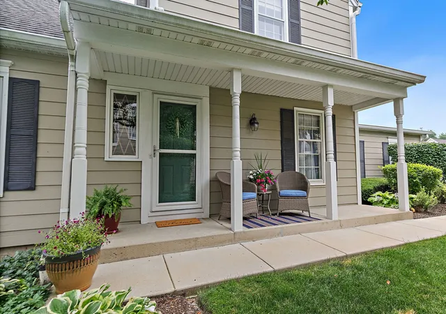 Photo 3 of Townhouse for sale at 232 Sedgewick Cir, St. Charles, IL 60174 | MLS# 12768074 | Listing updated on 2026-09-24