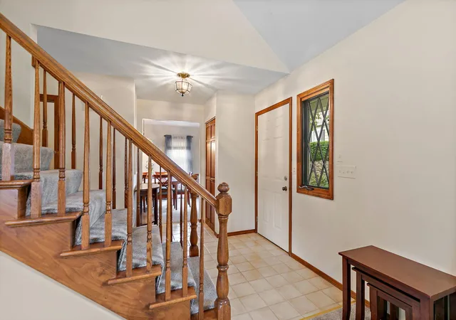 Photo 4 of Townhouse for sale at 232 Sedgewick Cir, St. Charles, IL 60174 | MLS# 12768074 | Listing updated on 2026-09-24