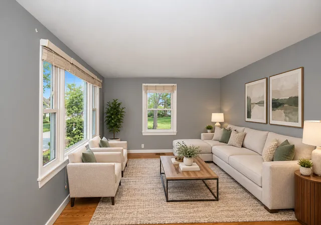 Photo 4 of Single family home for sale at 254 W Main St, Carpentersville, IL 60110 | MLS# 12768078 | Listing updated on 2026-10-07