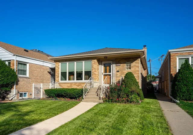 Photo 1 of Single family home for sale at 6027 N Jersey Ave, Chicago, IL 60659 | MLS# 12768083 | Listing updated on 2026-10-08