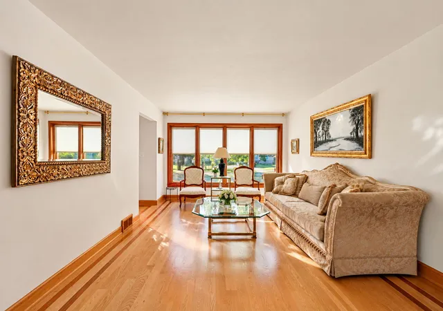 Photo 4 of Single family home for sale at 6027 N Jersey Ave, Chicago, IL 60659 | MLS# 12768083 | Listing updated on 2026-10-08