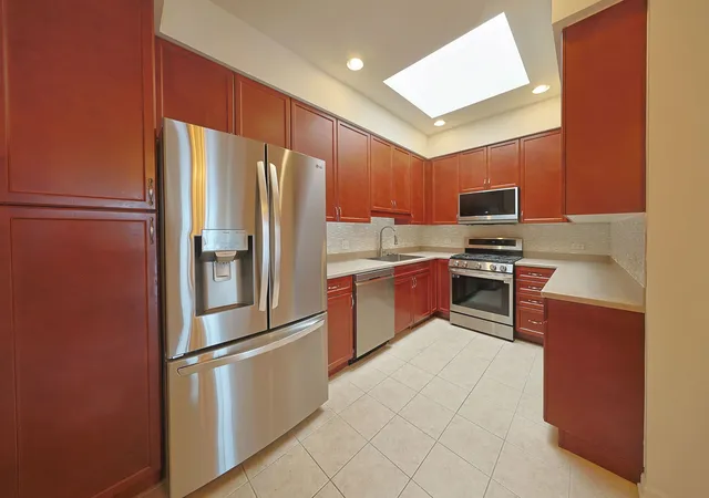 Listing Photo 5 - Condo for sale in building located at 370 S Western Ave, Des Plaines, IL 60016 - Unit #701