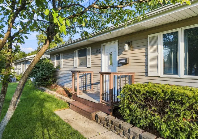 Photo 3 of Single family home for sale at 145 Shawnee Dr, Carol Stream, IL 60188 | MLS# 12768089 | Listing updated on 2026-09-24