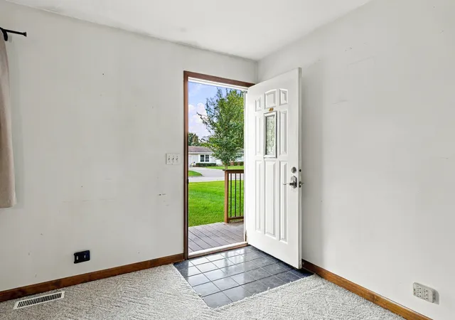 Photo 3 of Single family home for sale at 145 Shawnee Dr, Carol Stream, IL 60188 | MLS# 12768089 | Listing updated on 2026-09-24