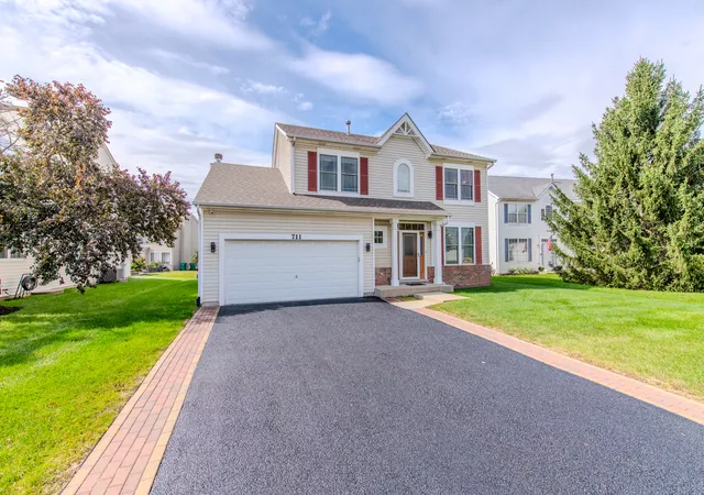 Photo 2 of Single family home for sale at 711 Silver Fox Dr, Joliet, IL 60431 | MLS# 12768094 | Listing updated on 2026-09-25