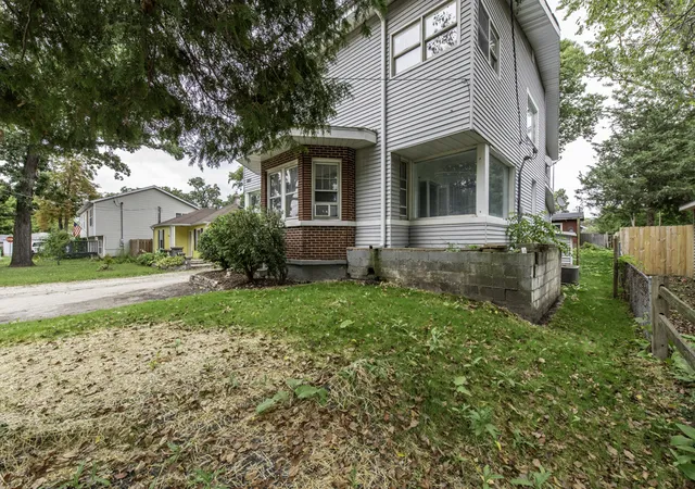 Photo 2 of Single family home for sale at 33827 N Oak St, Grayslake, IL 60030 | MLS# 12768096 | Listing updated on 2026-09-24