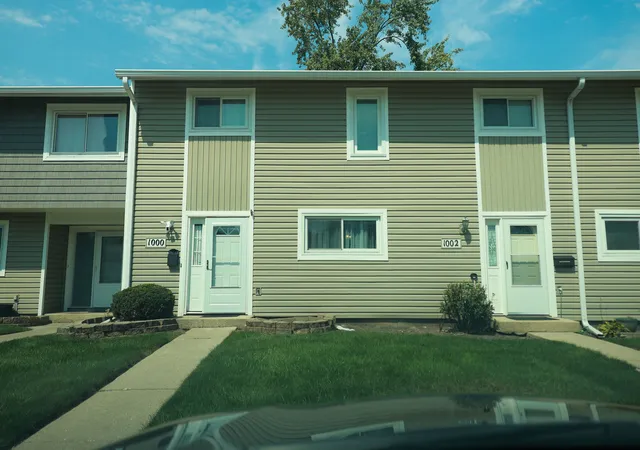 Photo 1 of Townhouse for sale at 1000 Sandpiper Ct, Bartlett, IL 60103 | MLS# 12768100 | Listing updated on 2026-09-24