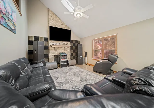 Photo 2 of Single family home for sale at 384 Polo Clb Dr, Glendale Heights, IL 60139 | MLS# 12768103 | Listing updated on 2026-09-26