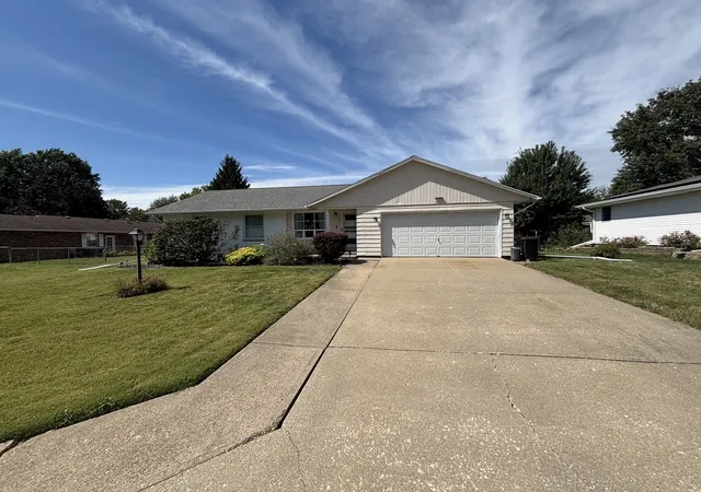Photo 1 of Single family home for sale at 2811 E Bluff Ct, Quincy, IL 62305 | MLS# 12768104 | Listing updated on 2026-09-24