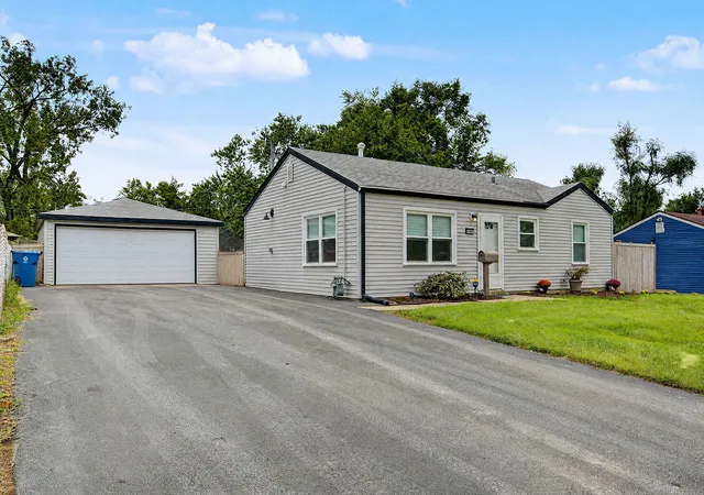 Photo 1 of Single family home for sale at 1802 Innercircle Dr, Crest Hill, IL 60403 | MLS# 12768108 | Listing updated on 2026-09-24