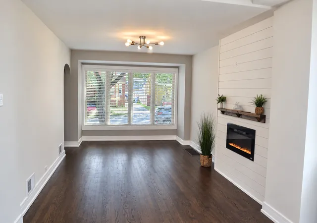 Photo 4 of Single family home for sale at 5352 S Neva Ave, Chicago, IL 60638 | MLS# 12768111 | Listing updated on 2026-09-24