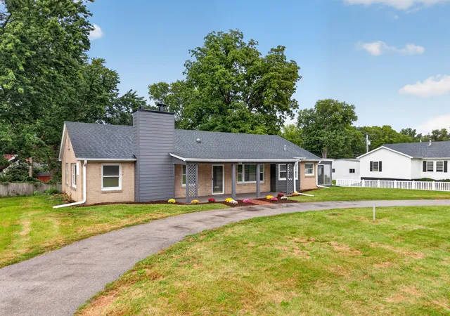 Photo 3 of Single family home for sale at 708 E Glover St, Ottawa, IL 61350 | MLS# 12768112 | Listing updated on 2026-09-24