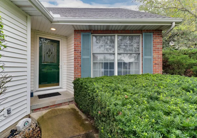 Photo 2 of Multi family home for sale at 2 Lone Oak Ct, Bloomington, IL 61705 | MLS# 12768119 | Listing updated on 2026-10-07
