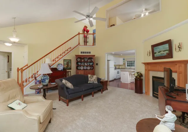 Listing Photo 4 - Condo for sale in building located at 2 Lone Oak Ct, Bloomington, IL 61705