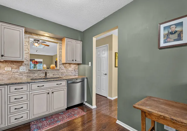 Listing Photo 1 - Condo for sale in building located at 818 Shagbark Rd, New Lenox, IL 60451 - Unit #0