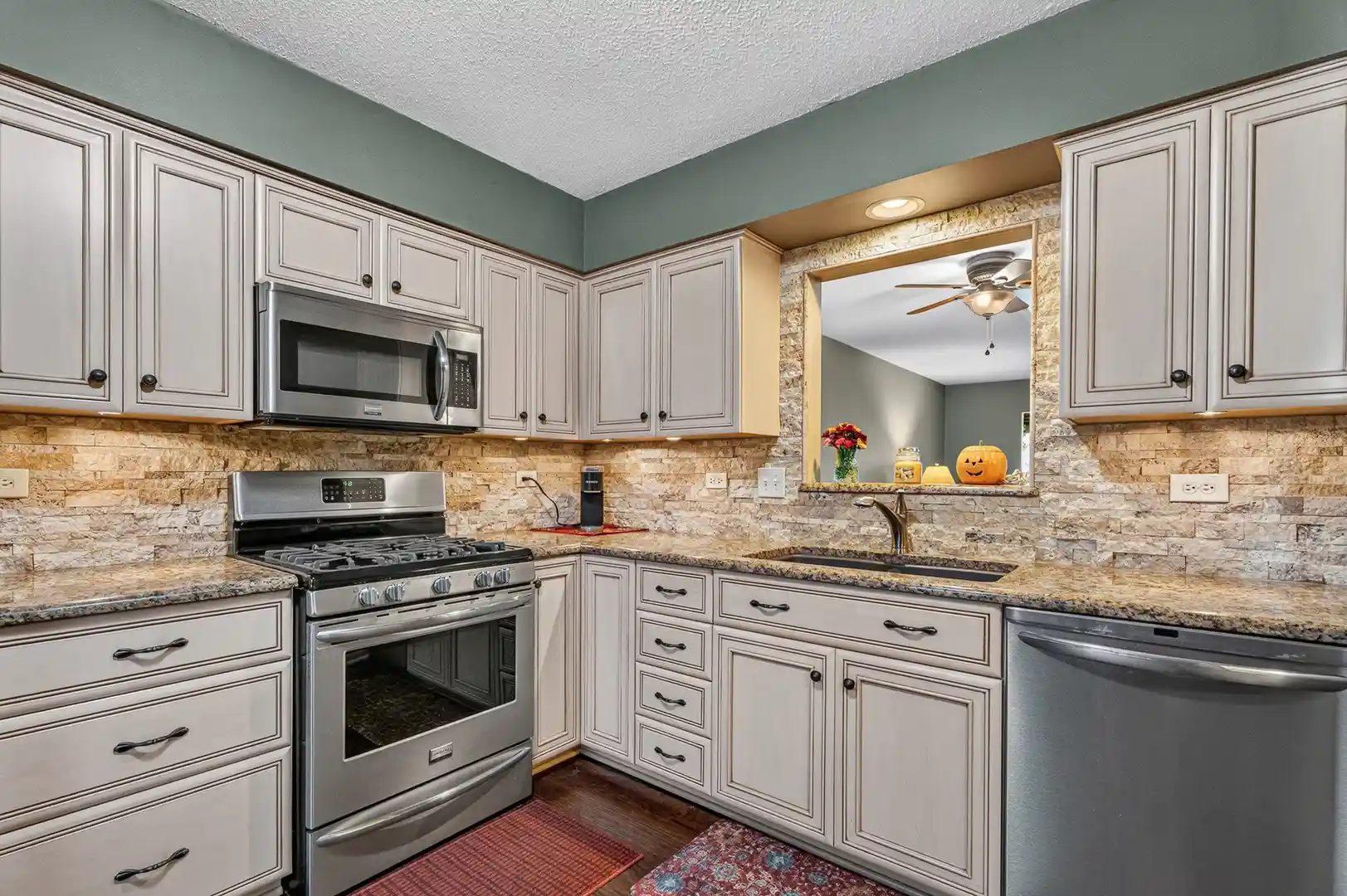 Listing Photo 2 - Condo for sale in 818 Shagbark Rd located at 818 Shagbark Rd, New Lenox, IL 60451 - Unit 818 Shagbark Rd
