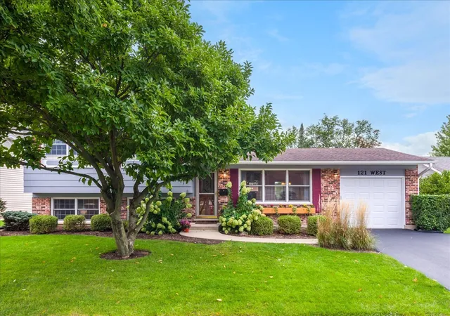 Single family home for sale at 121 W Suffield Dr, Arlington Heights, IL 60004 | MLS# 12768152