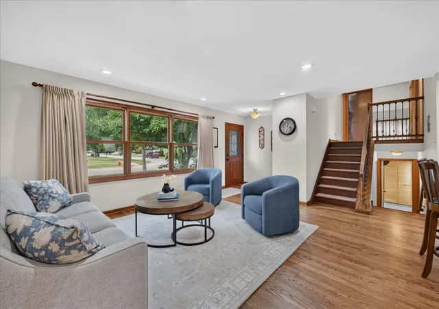 Photo 4 of Single family home for sale at 121 W Suffield Dr, Arlington Heights, IL 60004 | MLS# 12768152 | Listing updated on 2026-09-24