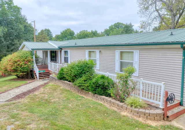 Photo 3 of Single family home for sale at 405 S Mcbride Rd, Ava, IL 62907 | MLS# 12768153 | Listing updated on 2026-10-02