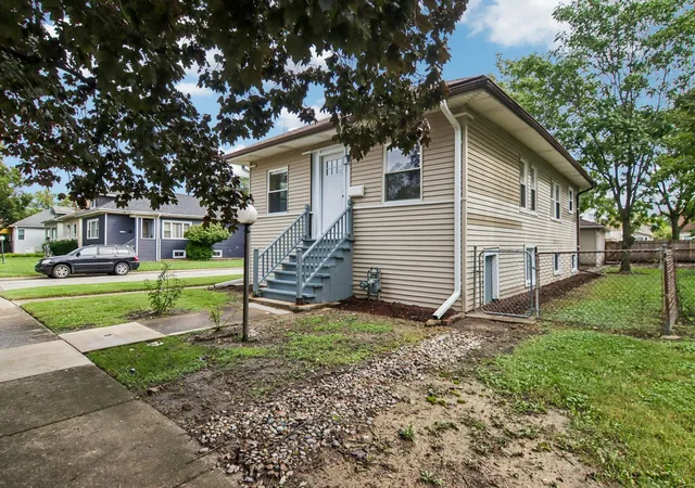 Photo 3 of Single family home for sale at 1601 S 20th Avenue, Maywood, IL 60153 | MLS# 12768155 | Listing updated on 2026-09-29