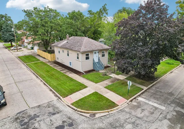 Photo 4 of Single family home for sale at 1601 S 20th Avenue, Maywood, IL 60153 | MLS# 12768155 | Listing updated on 2026-09-29
