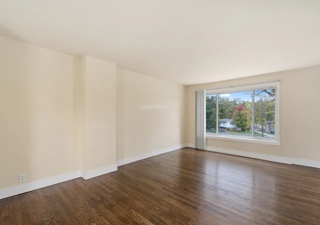 Photo 4 of Townhouse for sale at 33 Michael Rd, Park Forest, IL 60466 | MLS# 12768156 | Listing updated on 2026-10-23