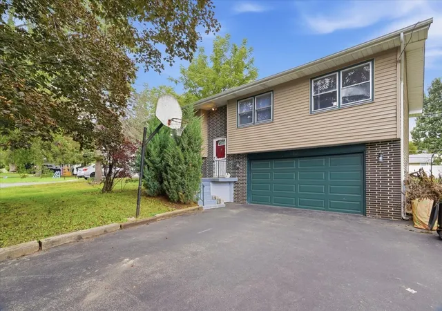 Photo 1 of Single family home for sale at 1807 Elmwood Dr, Lindenhurst, IL 60046 | MLS# 12768160 | Listing updated on 2026-09-25