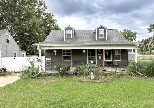 Photo 1 of Single family home for sale at 800 E 2nd Street, Rock Falls, IL 61071 | MLS# 12768162 | Listing updated on 2026-09-29