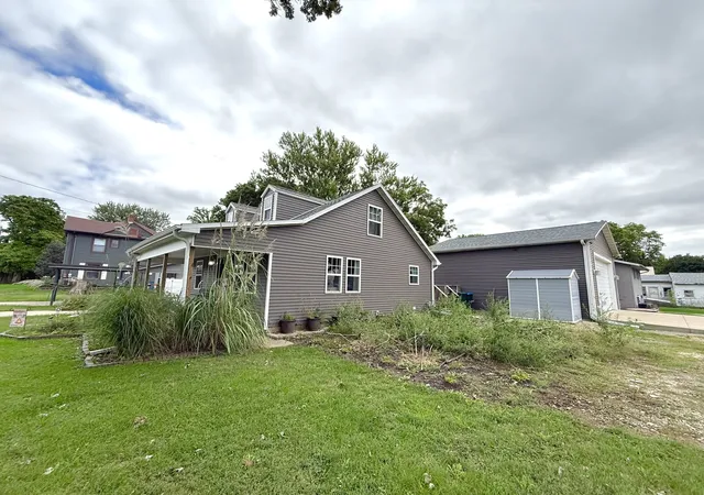 Photo 3 of Single family home for sale at 800 E 2nd Street, Rock Falls, IL 61071 | MLS# 12768162 | Listing updated on 2026-09-29