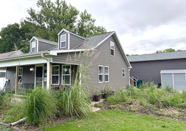 Photo 3 of Single family home for sale at 800 E 2nd Street, Rock Falls, IL 61071 | MLS# 12768162 | Listing updated on 2026-09-29