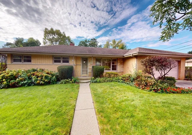 Photo 1 of Single family home for sale at 1105 W Grove St, Arlington Heights, IL 60005 | MLS# 12768172 | Listing updated on 2026-10-02