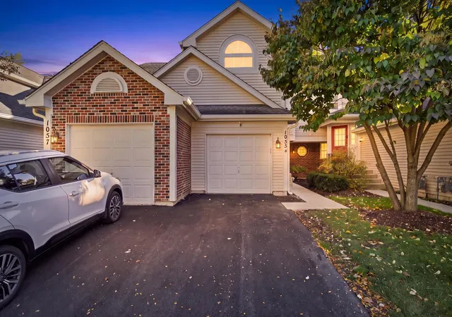 Townhouse for sale at 1055 Woodhill Ct, Elgin, IL 60120 | MLS# 12768173
