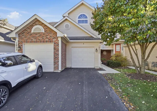 Photo 3 of Townhouse for sale at 1055 Woodhill Ct, Elgin, IL 60120 | MLS# 12768173 | Listing updated on 2026-10-07